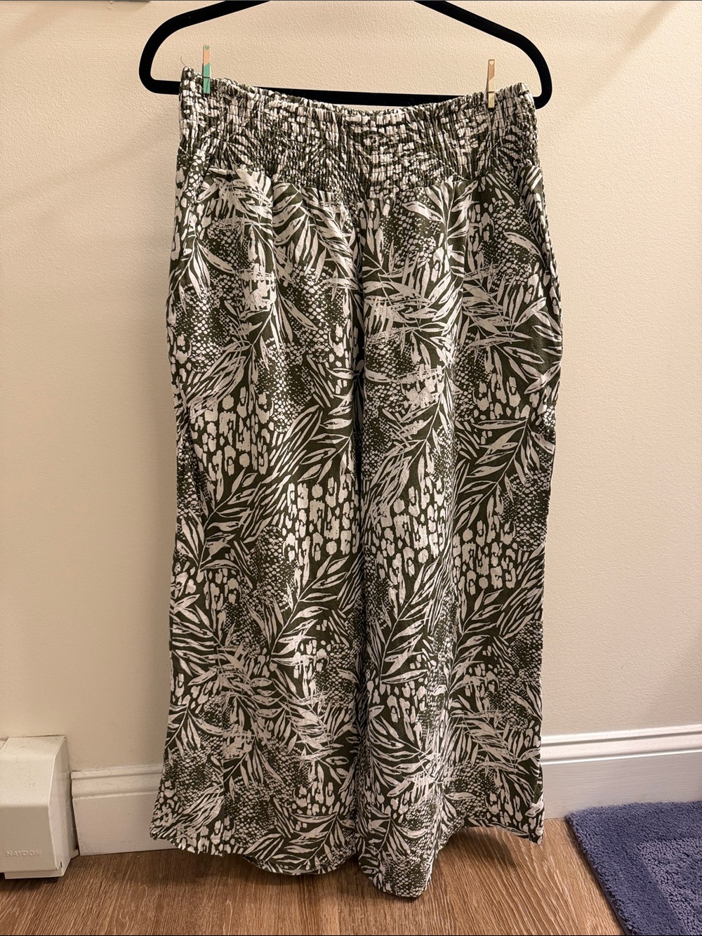 Tahari Olive Green and White Printed Wide Leg Pants
